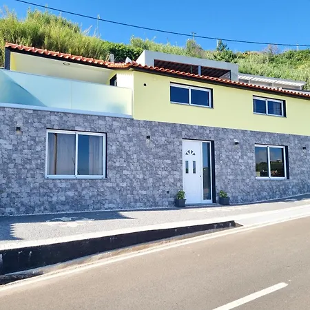 Prázdninový dům Betty's House, Ocean And Hillside View Fajã da Ovelha