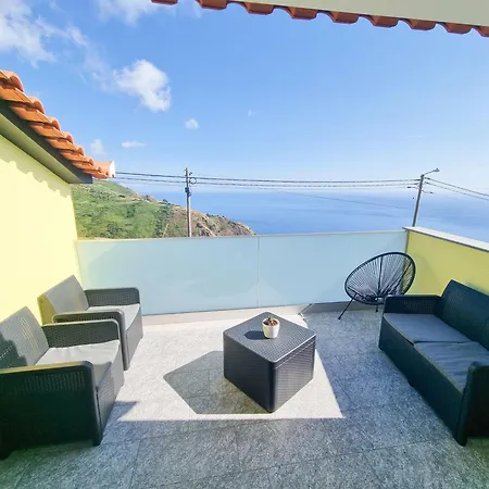 Betty's House, Ocean And Hillside View Prázdninový dům *