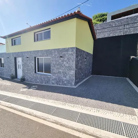 Betty's House, Ocean And Hillside View *
